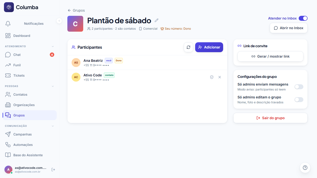 Página do grupo: participantes com papel, selo de contato, link de convite e configurações
